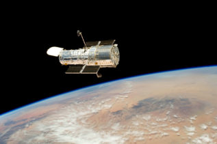 Teleskop Hubble'a złapał śmierć gwiazd w mgławicach