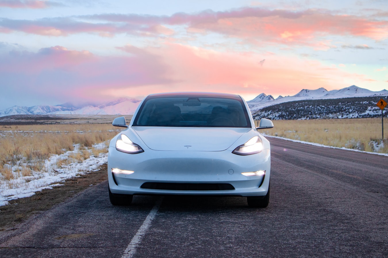 Tesla nagrodzi najlepszych hakerów nowym samochodem i małą fortuną