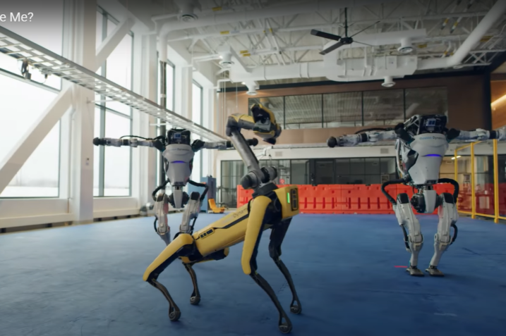 Roboty Boston Dynamics tańcząc żegnają 2020 rok