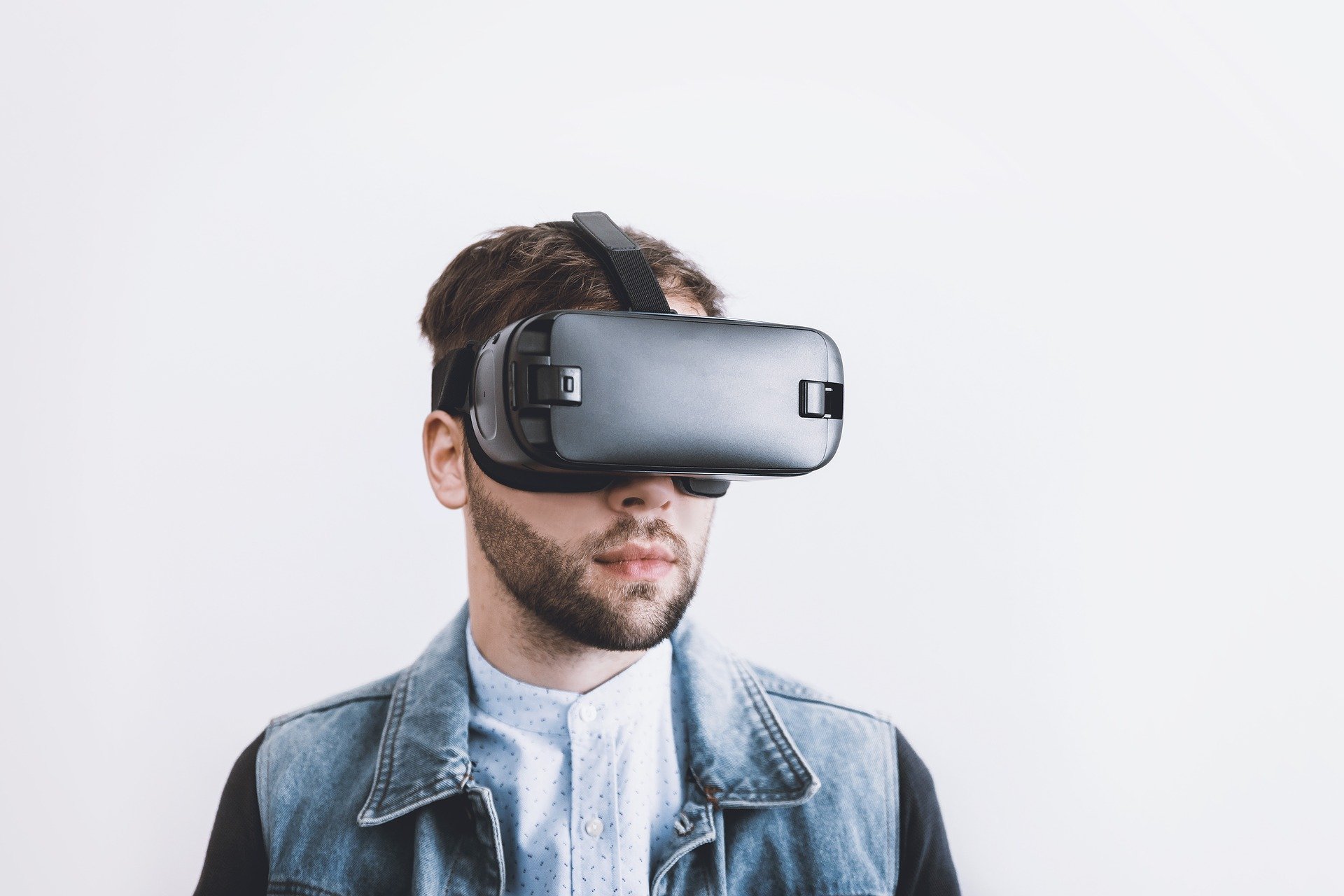 Apple pracuje nad własnym headsetem VR. Może zadebiutować już w przyszłym roku