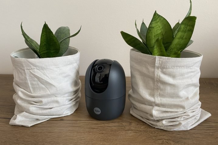 Yale Indoor WiFi Camera Pan & Tilt - wszystkomająca kamera do monitoringu domu (recenzja)