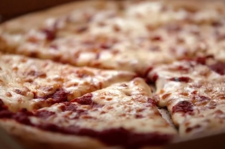 Bajka o robokucharzu serwującym pizzę to już nie bajka. Wystarczy pojechać do Paryża