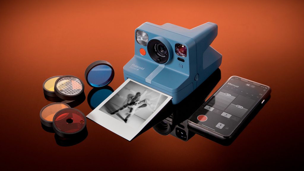 Nawet w pełni analogowy aparat może połączyć się ze światem! To Polaroid Now+