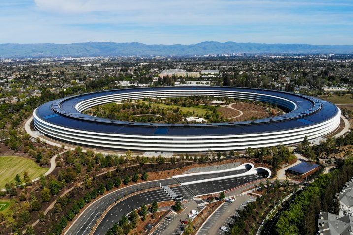Zanim Tim Cook uda się na emeryturę, chce zmienić świat niczym Steve Jobs. VR może mu w tym pomóc