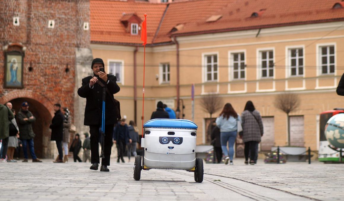 Roboty dostarczą jedzenie mieszkańcom Lublina. Poznajcie Kasię i Mateusza