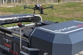 Drony Dronehub w akcji (Źródło: Dronehub)