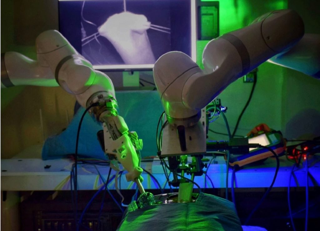 Robot medyczny zastąpi chirurga? Właśnie wykonał swoją pierwszą operację