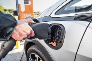 ładowanie samochód elektryczny