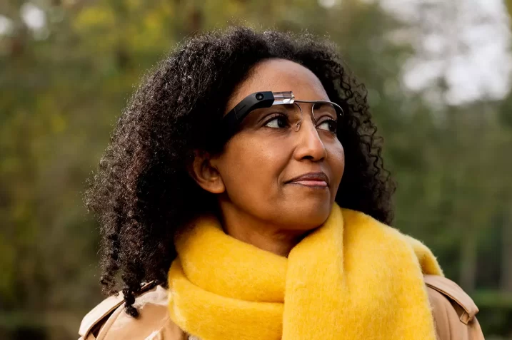 Envision wprowadza ulepszenia do inteligentnych okularów dla niewidomych użytkowników