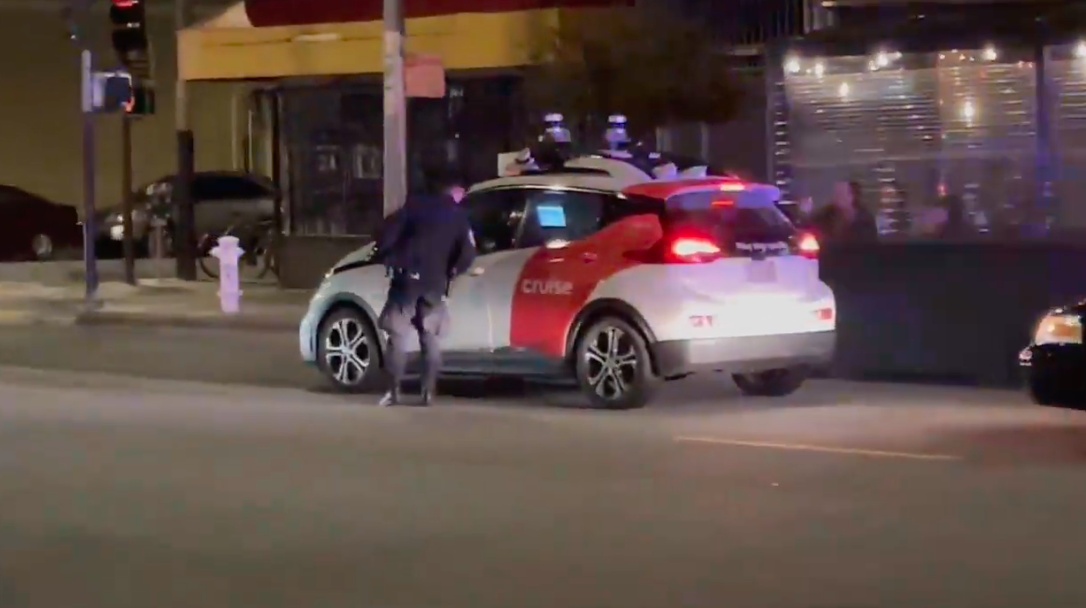 autonomiczny samochód policja