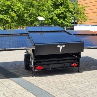 Tesla przyczepka panele słoneczne