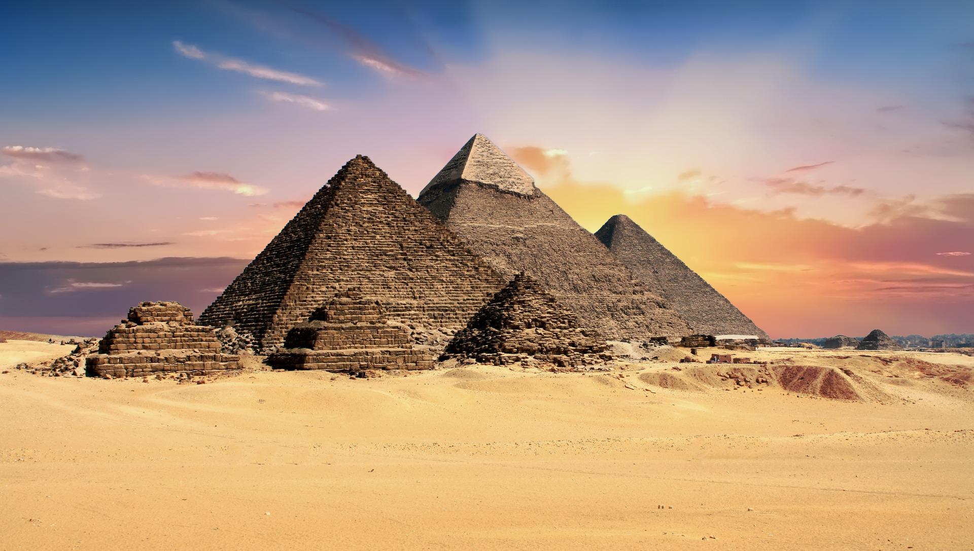 Czy obecnie jesteśmy w stanie wyjaśnić tajemnicę powstania egipskich piramid?
