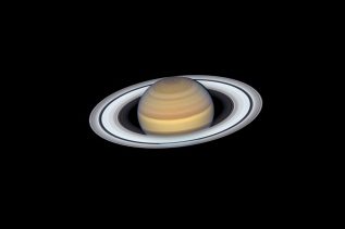 Saturn zdjęcie Hubble