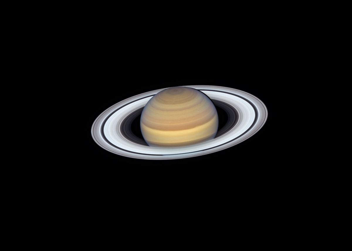 Saturn zdjęcie Hubble