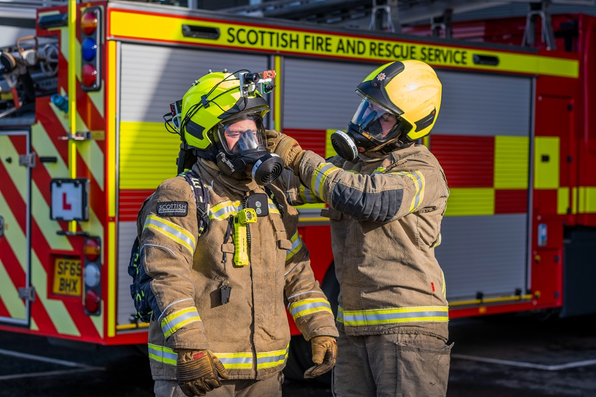Specjalny kask pomoże strażakom w ratowaniu ludzi