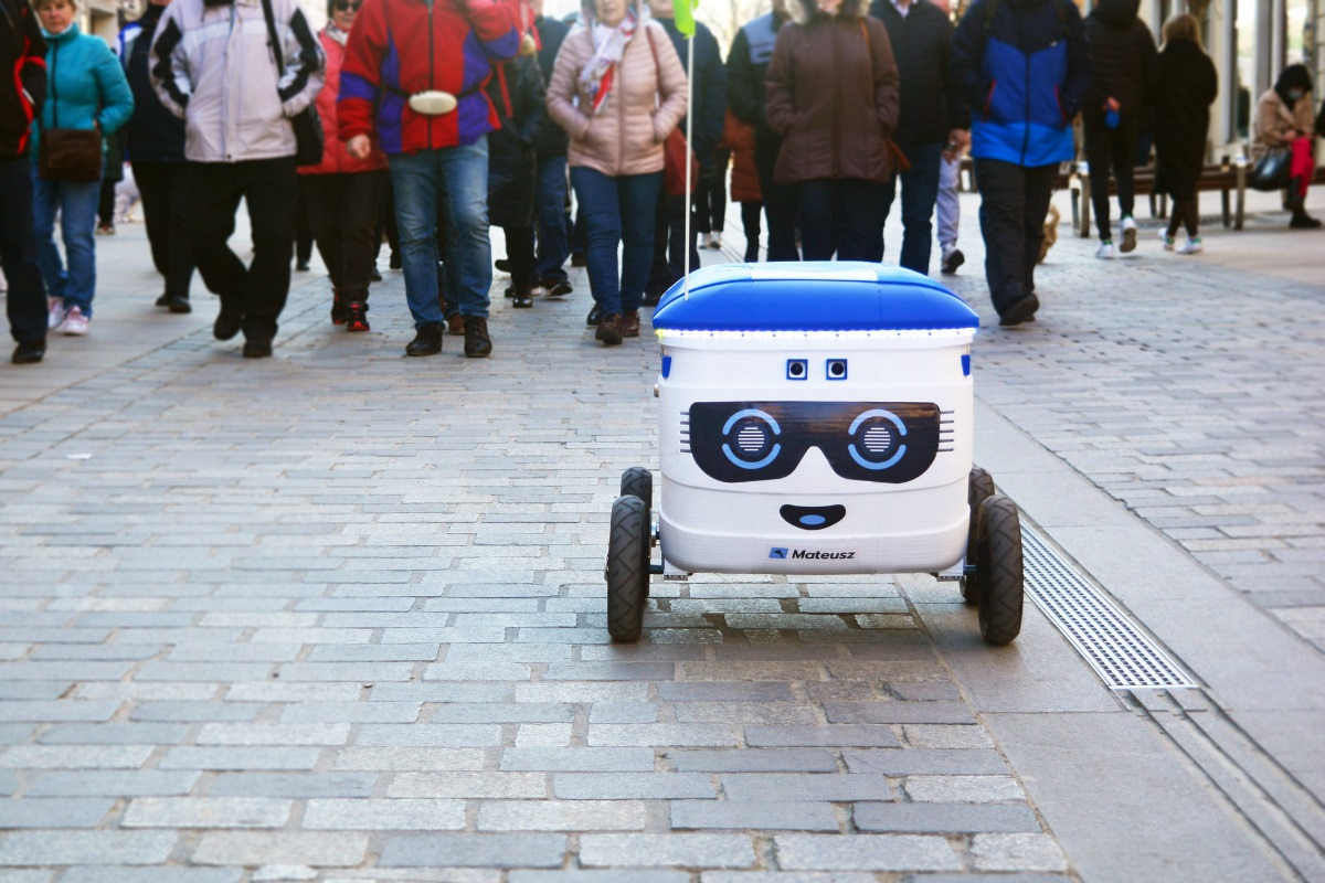 Robot Mateusz Delivery Couple