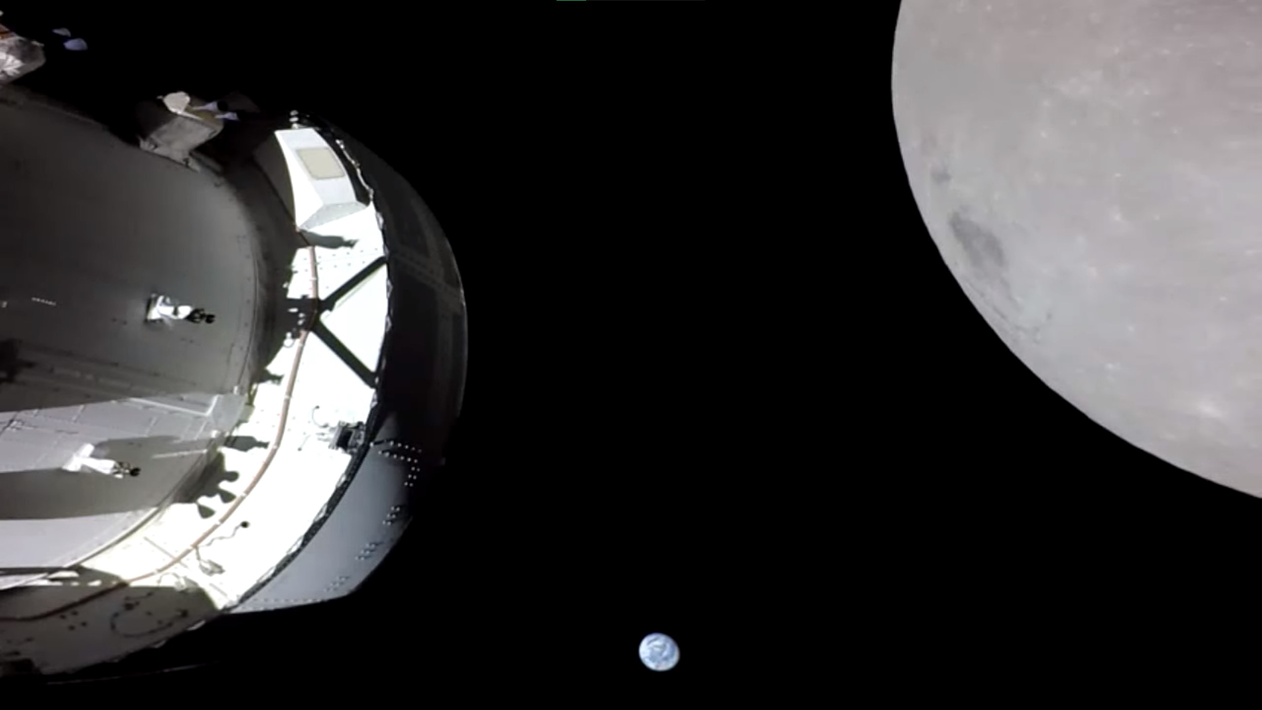 Statek kosmiczny Orion misji Artemis 1 zbliżył się do Księżyca i wykonał piękne ujęcia
