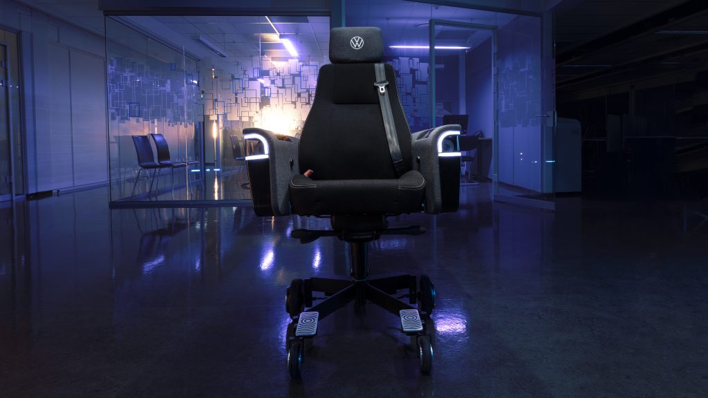 Volkswagen pokazał fotel biurowy, którym można jeździć. Ma pasy, światła i klakson