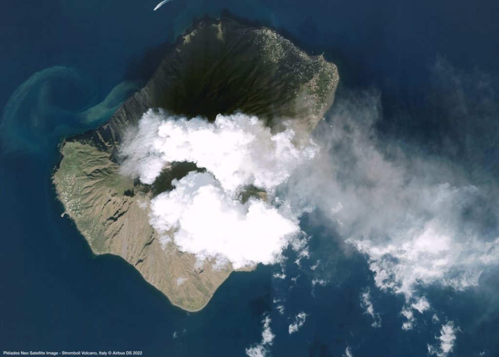 Wulkan Stromboli, zdjęcie z konstelacji Pleiades, źródło: Airbus