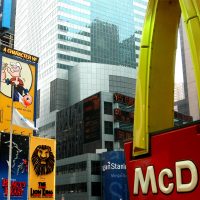 McDonald's wprowadza wielorazowe opakowania