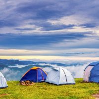 Namioty w górach (źródło: Pixabay)