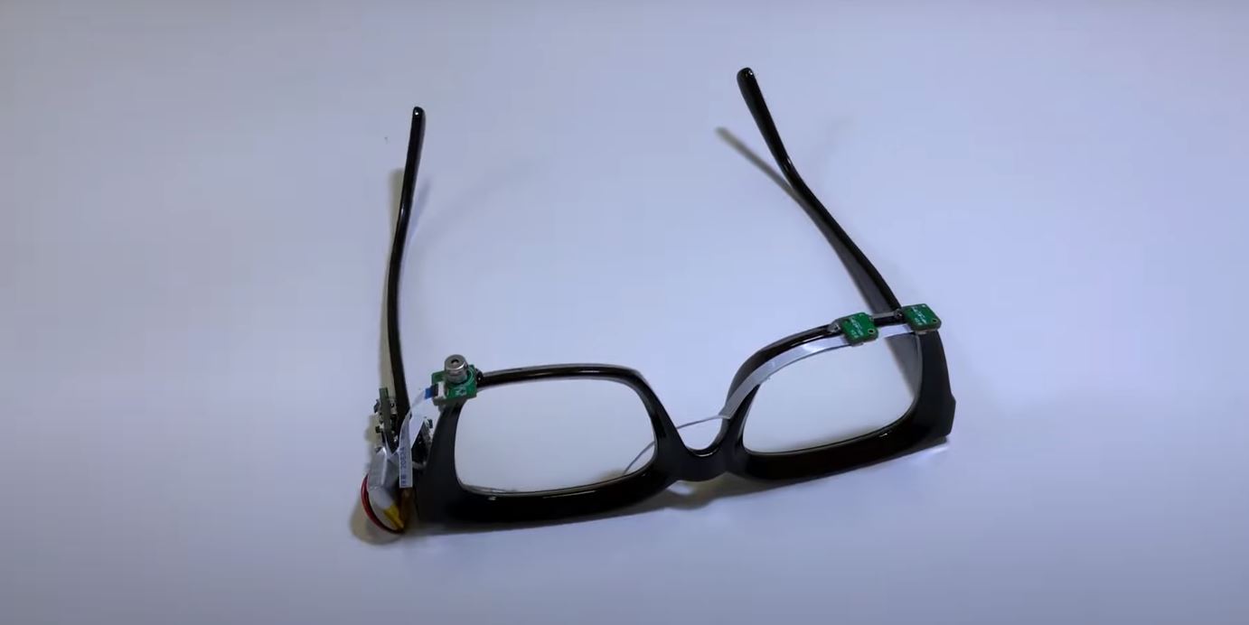 Eksperymentalne okulary EchoSpeech (Źródło: cornell)