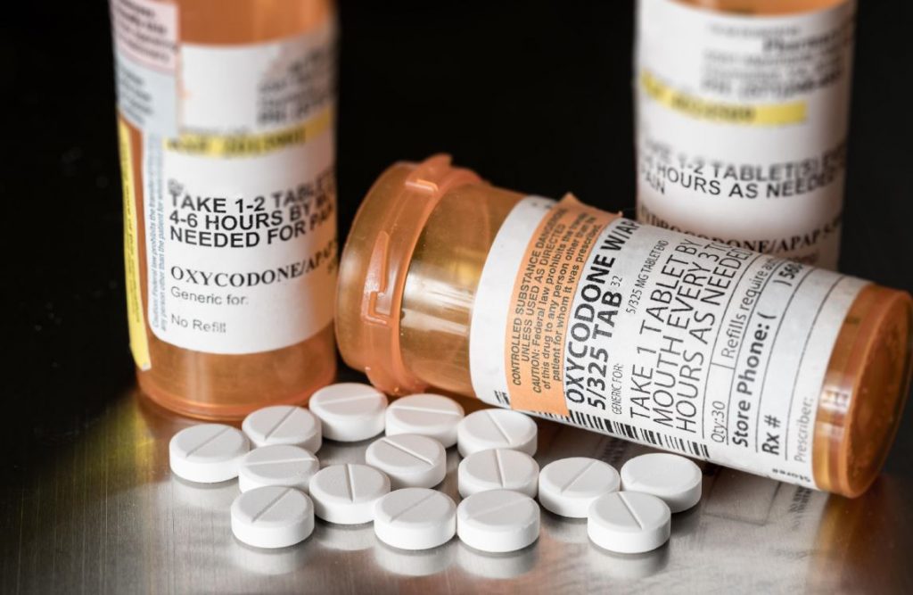 Częste stosowanie opioidów może prowadzić do uzależnienia (Źródło: medline)