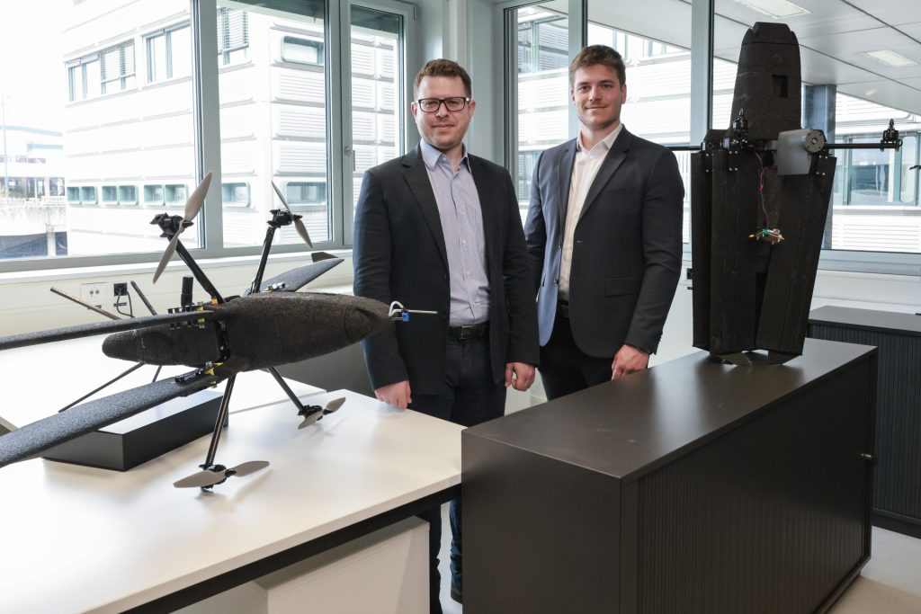 Harry Vourtsis, CEO i współzałożyciel oraz Nathan Müller, współzałożyciel start-upu. (źródło: EPFL/Alain Herzog)