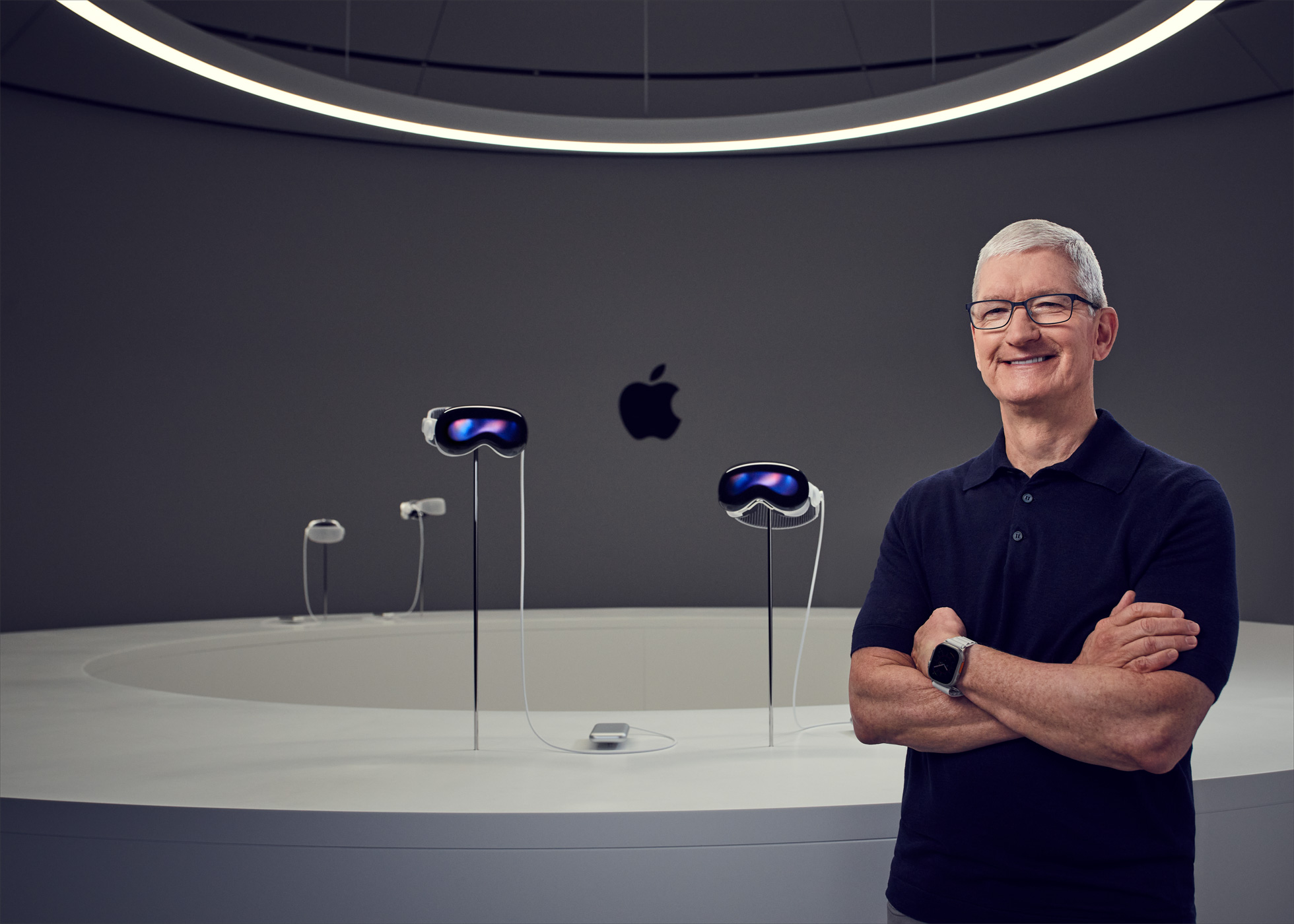 Tim Cook prezentuje Vision Pro (źródło: Apple)