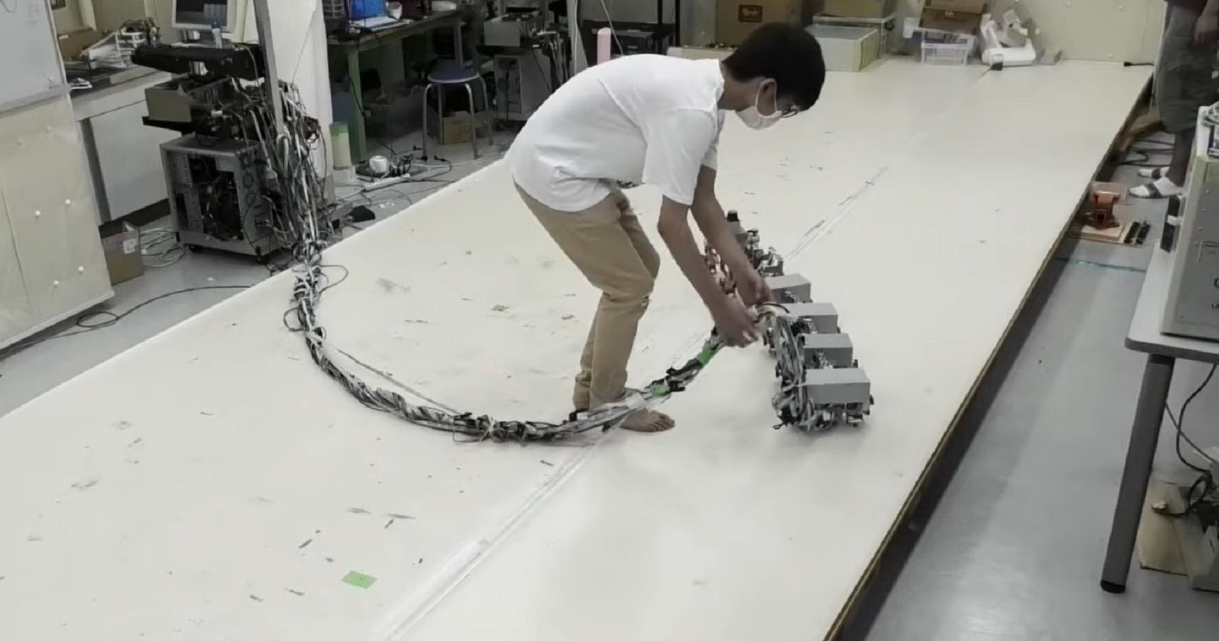 Robot Myriapod (źródło: Youtube)