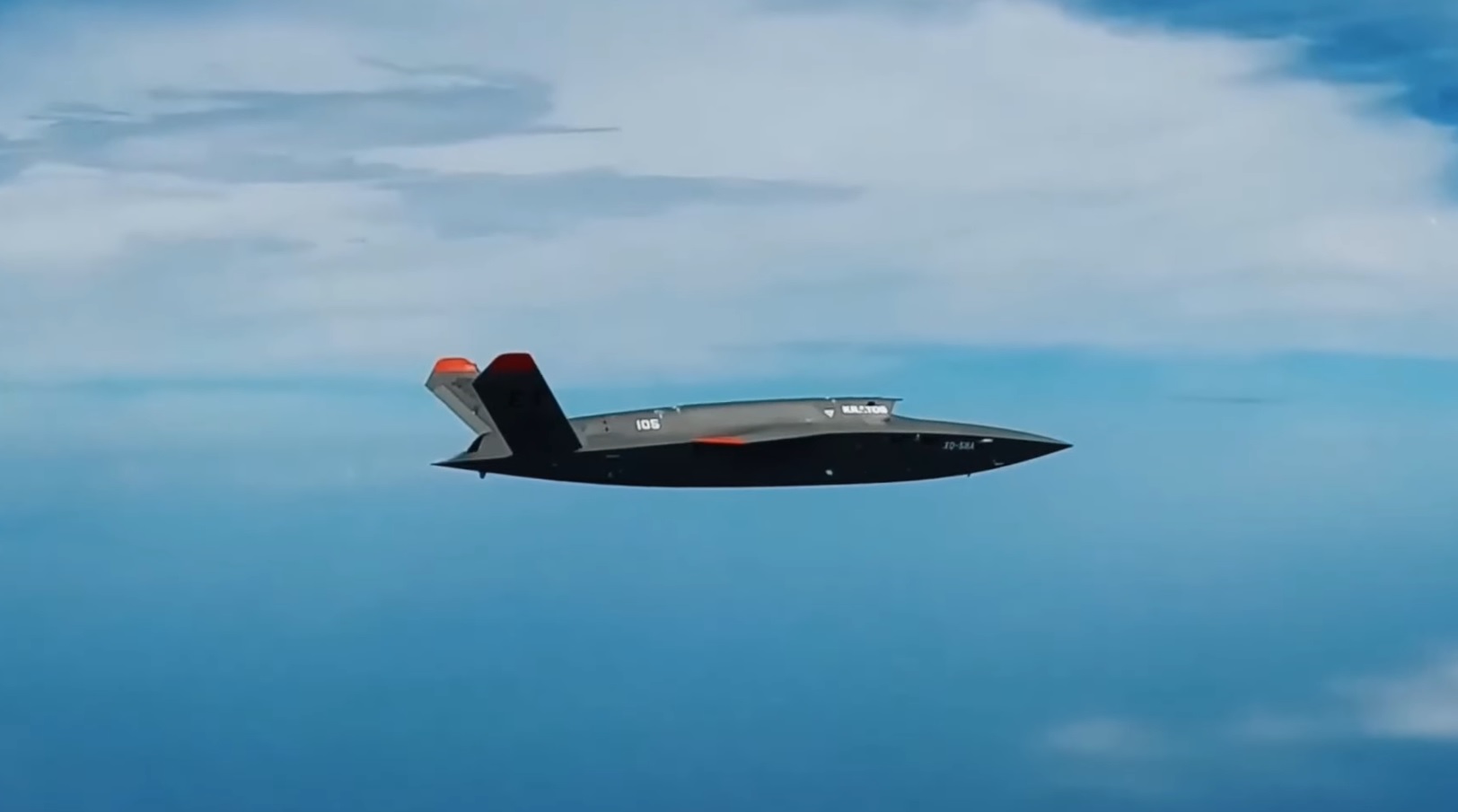 XQ-58A Valkyrie Dron (screen, Youtube)
