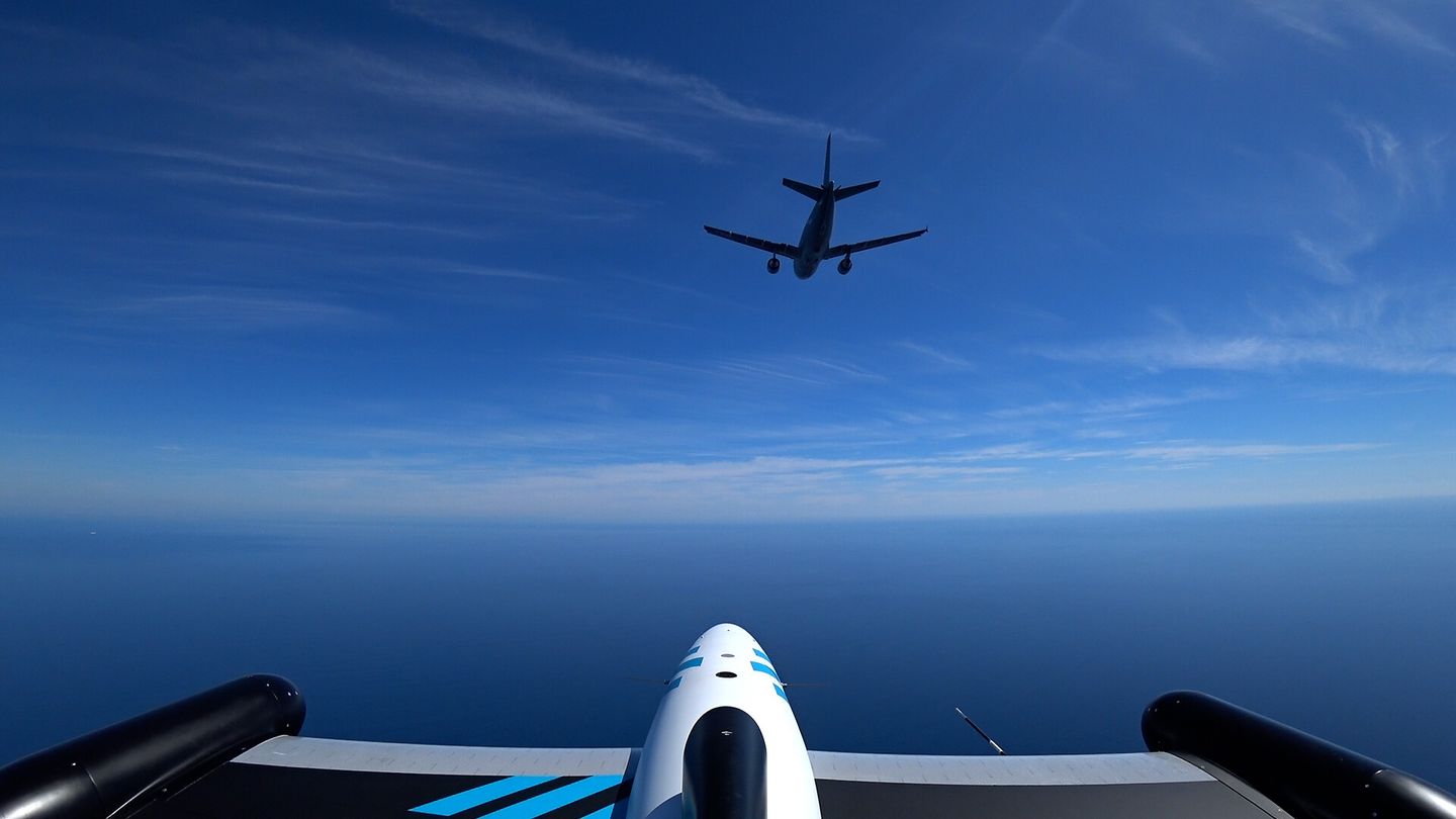 Autonomiczne tankowanie bezzałogowych statków powietrznych podczas lotu (źródło: Airbus)