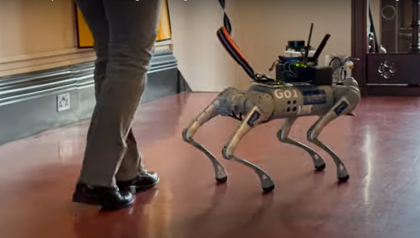 Robot RoboGuide (źródło: University of Glasgow, Youtube)