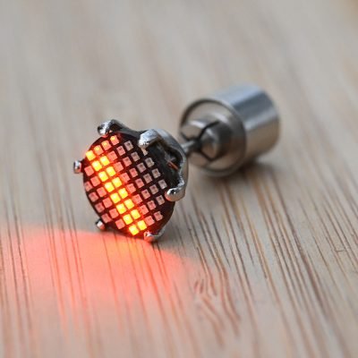 Kolczyki z matrycą LED (źródło: MITXELA.COM)