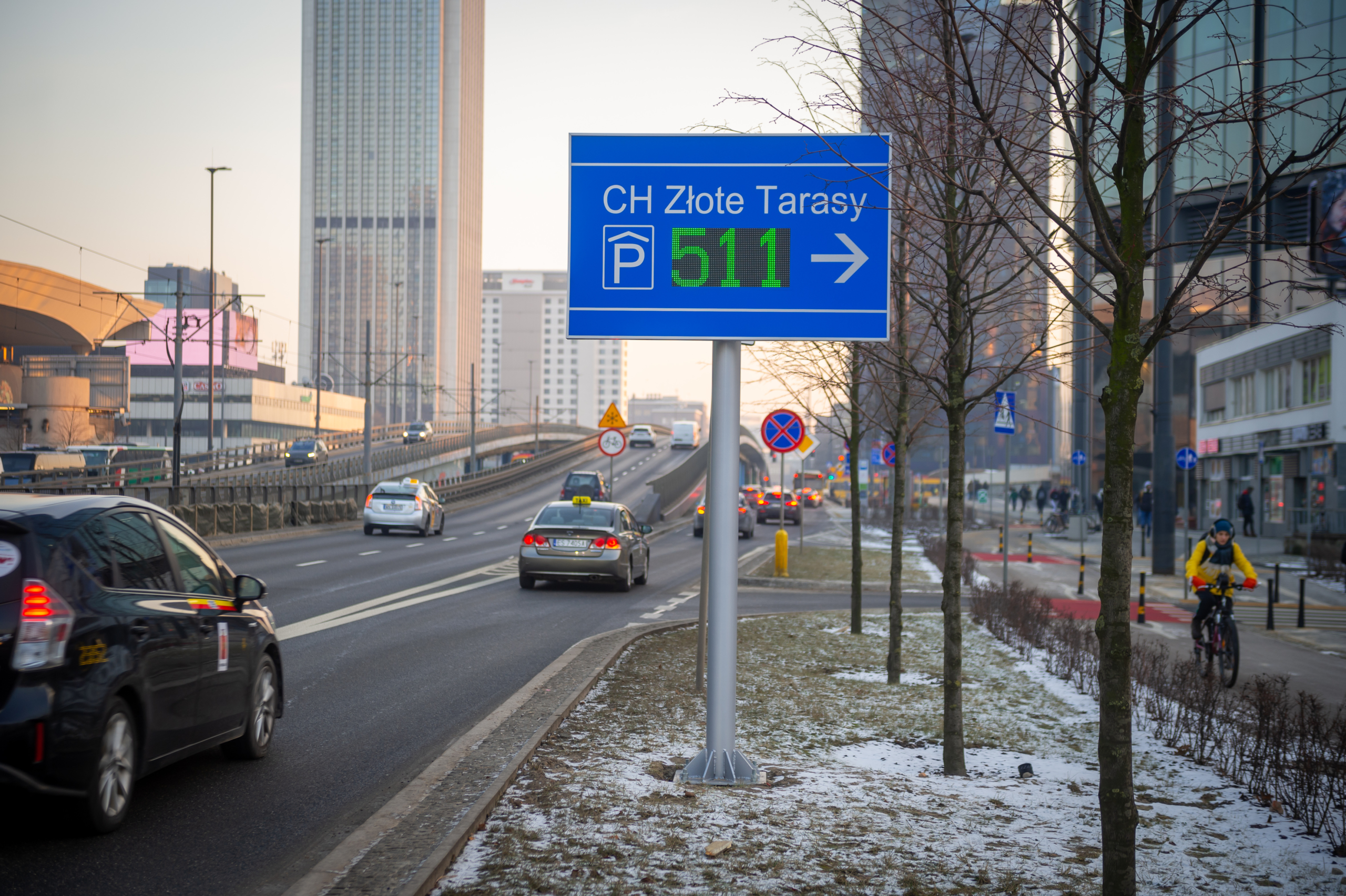 Licznik wolnych miejsc parkingowych w Złotych Tarasach (źródło: ZDM Warszawa)
